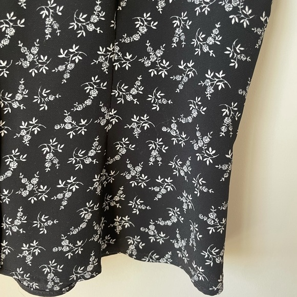 Vintage Black Floral Button-Up Blouse - Picture 10 of 10